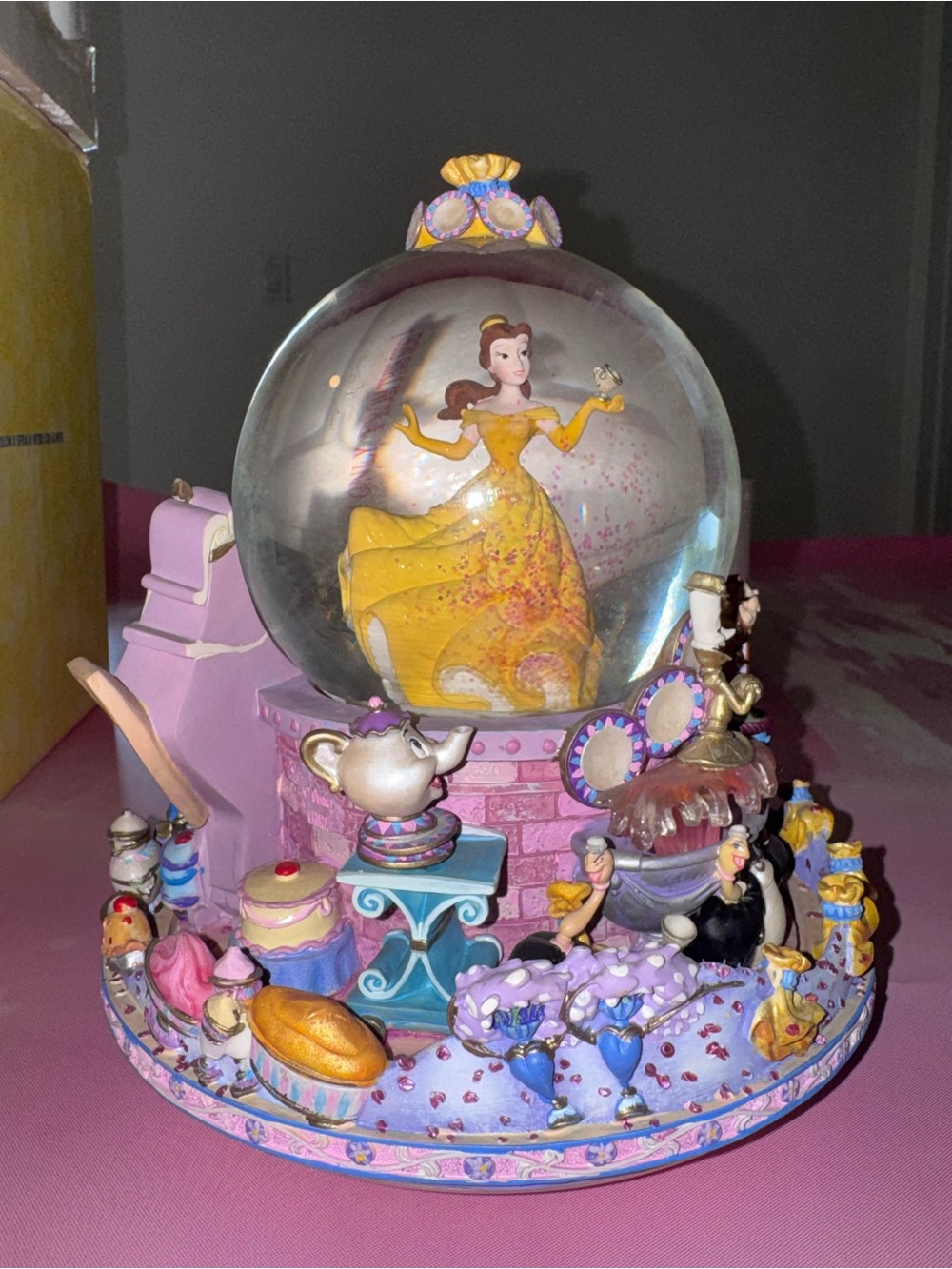 Brand New Vintage Disney Beauty and the Beast “Be Our Guest” Musical snow globe!
